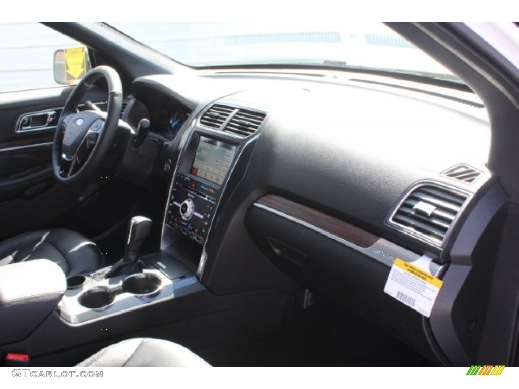 2018 Explorer Limited - White Platinum / Ebony Black photo #36