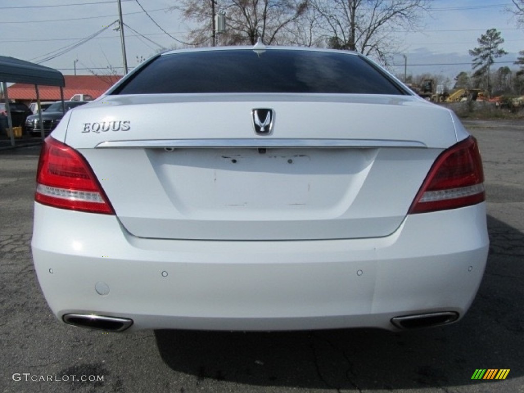 2014 Equus Signature - Casablanca White / Saddle photo #9