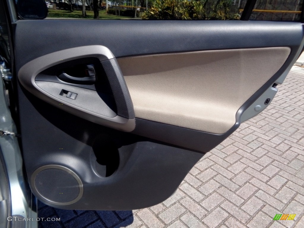 2006 RAV4  - Everglade Metallic / Taupe photo #36
