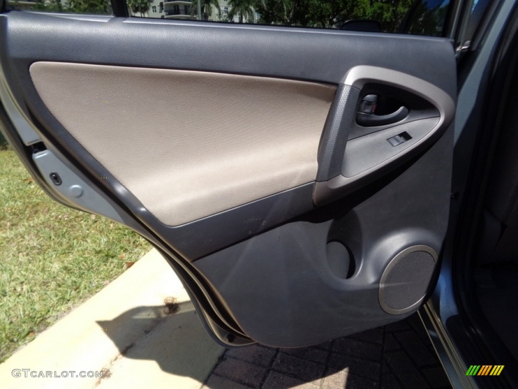 2006 RAV4  - Everglade Metallic / Taupe photo #52