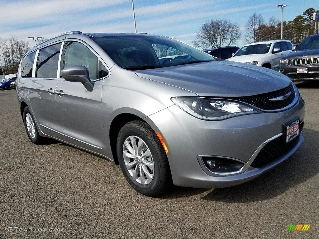 Billet Silver Metallic 2018 Chrysler Pacifica Touring L Exterior Photo #126114116
