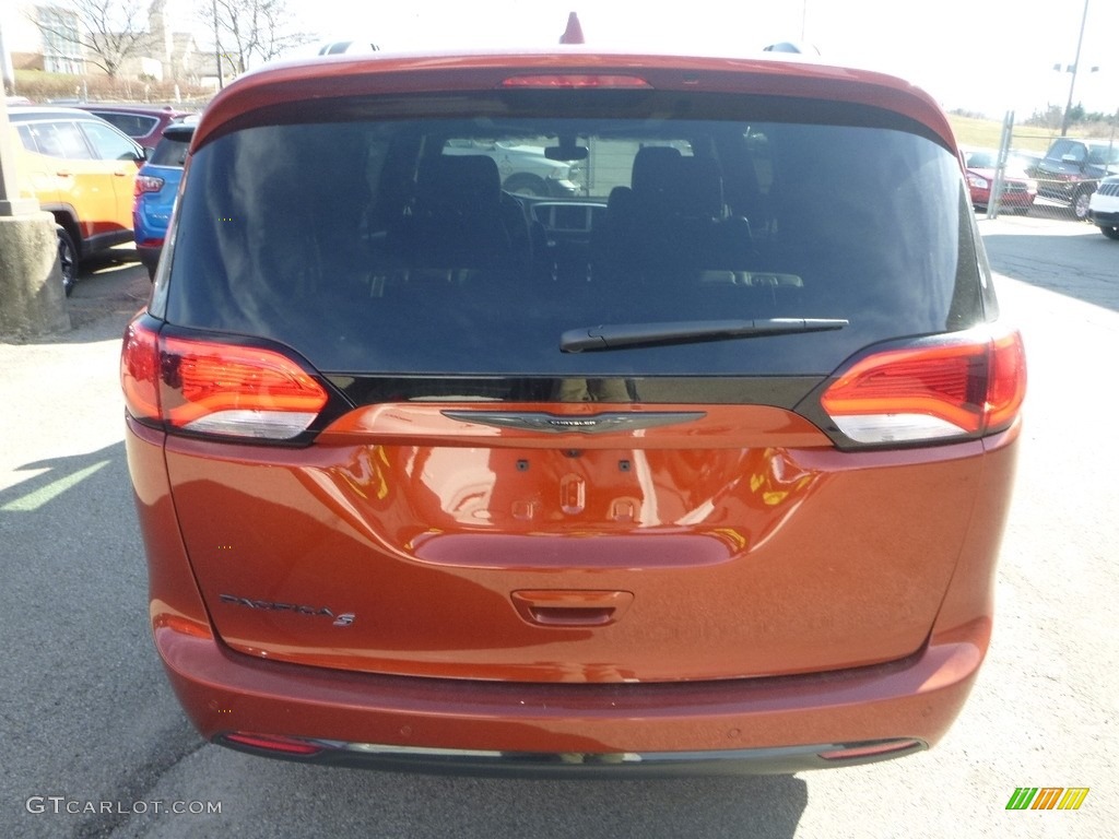 2018 Pacifica Touring L Plus - Copper Pearl / Black/Alloy photo #4