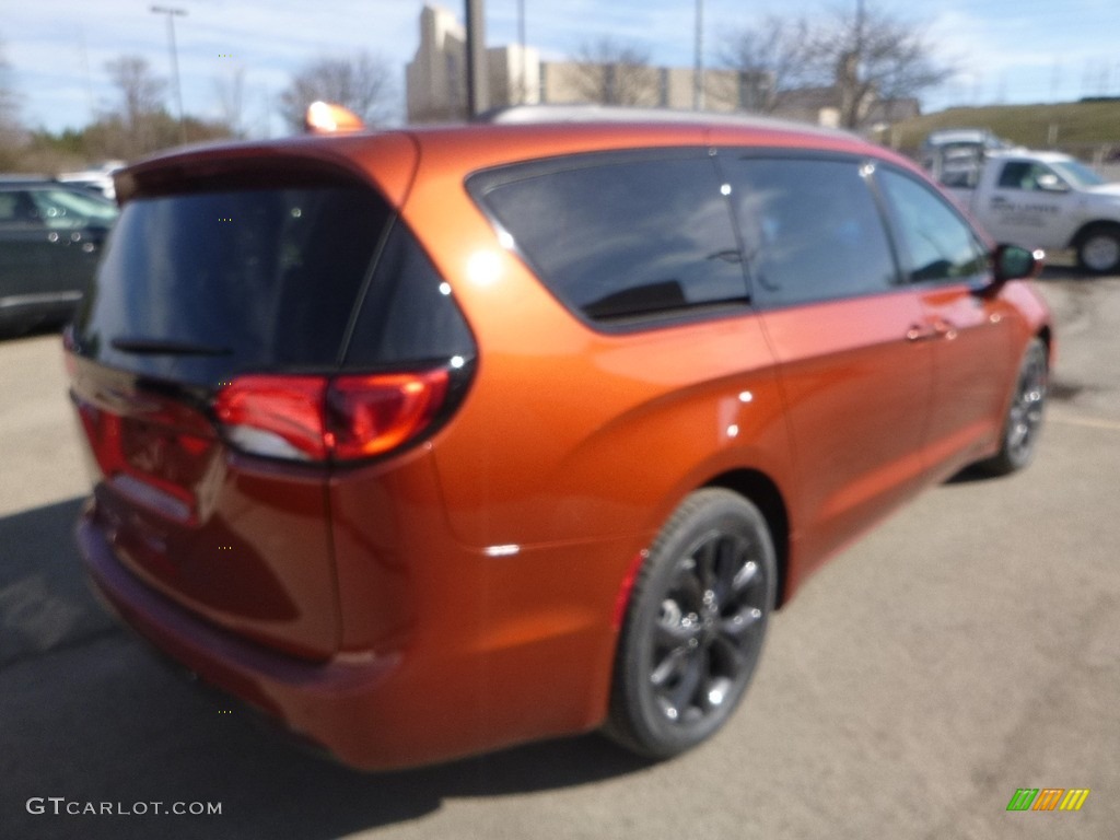 2018 Pacifica Touring L Plus - Copper Pearl / Black/Alloy photo #5