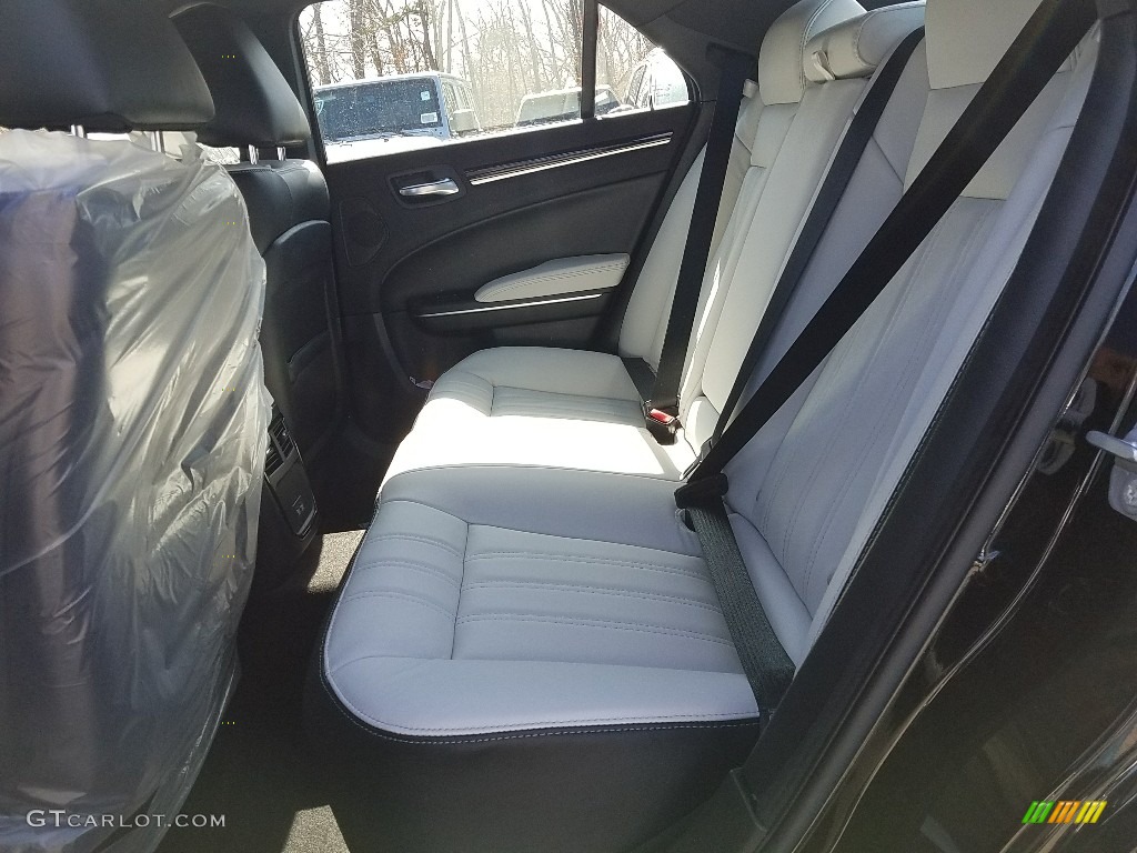 Black Interior 2018 Chrysler 300 S Photo #126116129