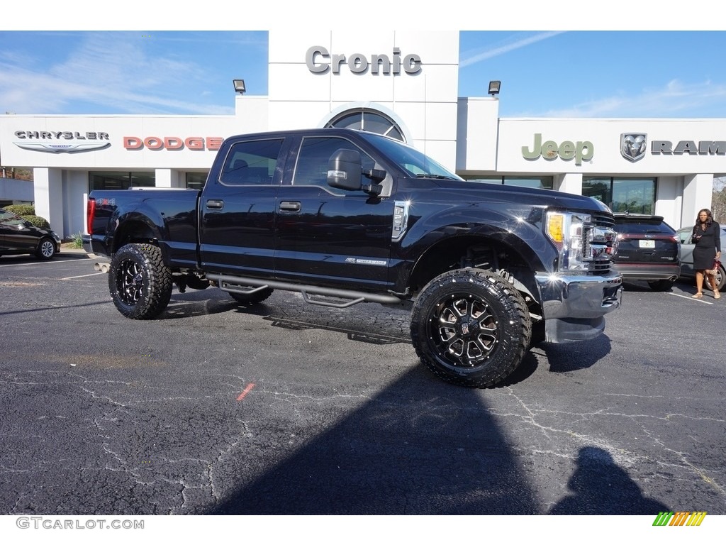 Shadow Black Ford F Super Duty Xlt Crew Cab X