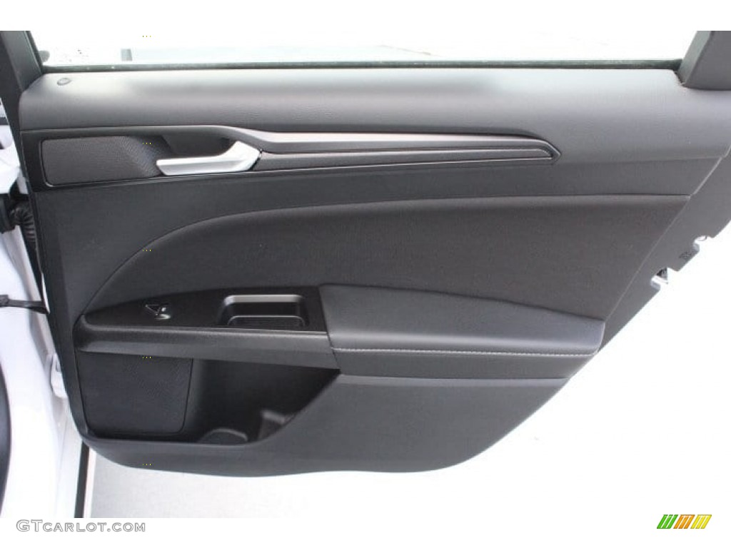 2018 Fusion SE - White Platinum / Ebony photo #31