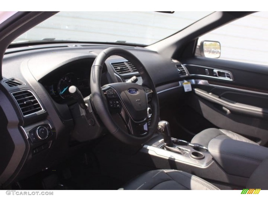 2018 Explorer Limited - White Platinum / Ebony Black photo #12