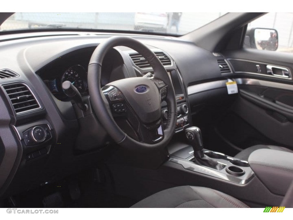 2018 Explorer XLT - White Platinum / Ebony Black photo #12