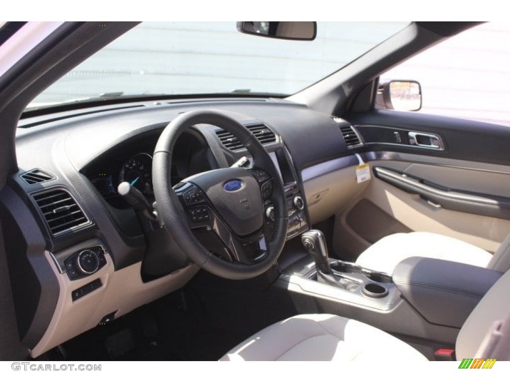 2018 Explorer XLT - White Platinum / Medium Stone photo #12