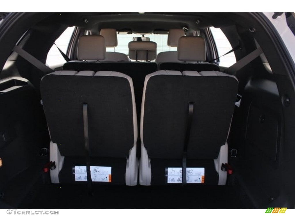 2018 Explorer XLT - White Platinum / Medium Stone photo #27