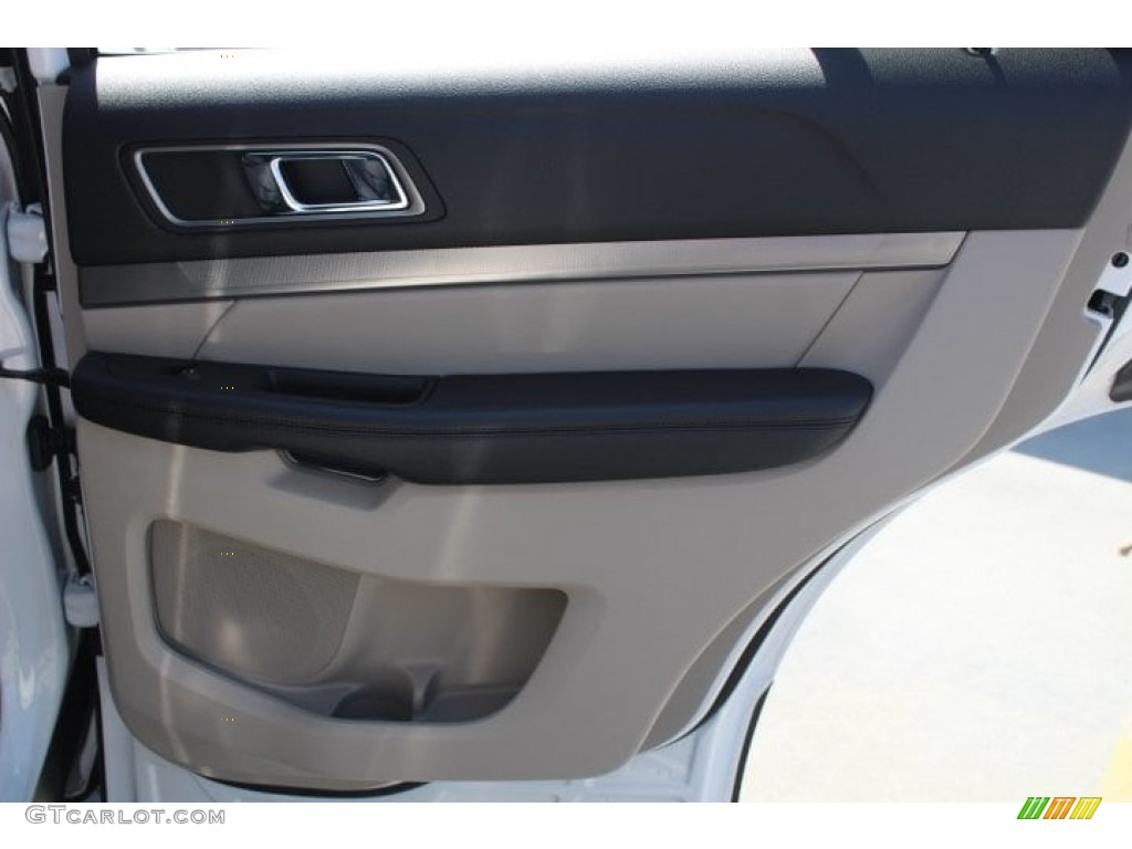 2018 Explorer XLT - White Platinum / Medium Stone photo #29