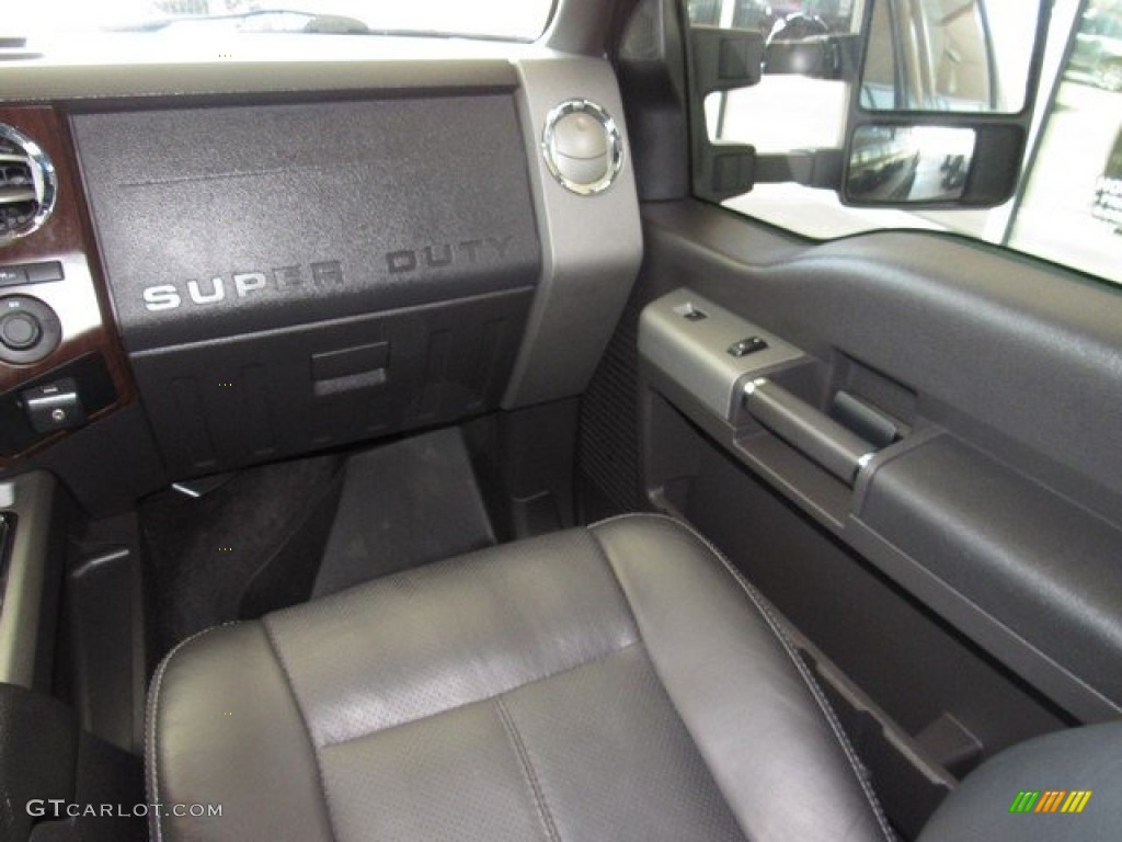 2011 F250 Super Duty Lariat Crew Cab 4x4 - Tuxedo Black Metallic / Black Two Tone Leather photo #15