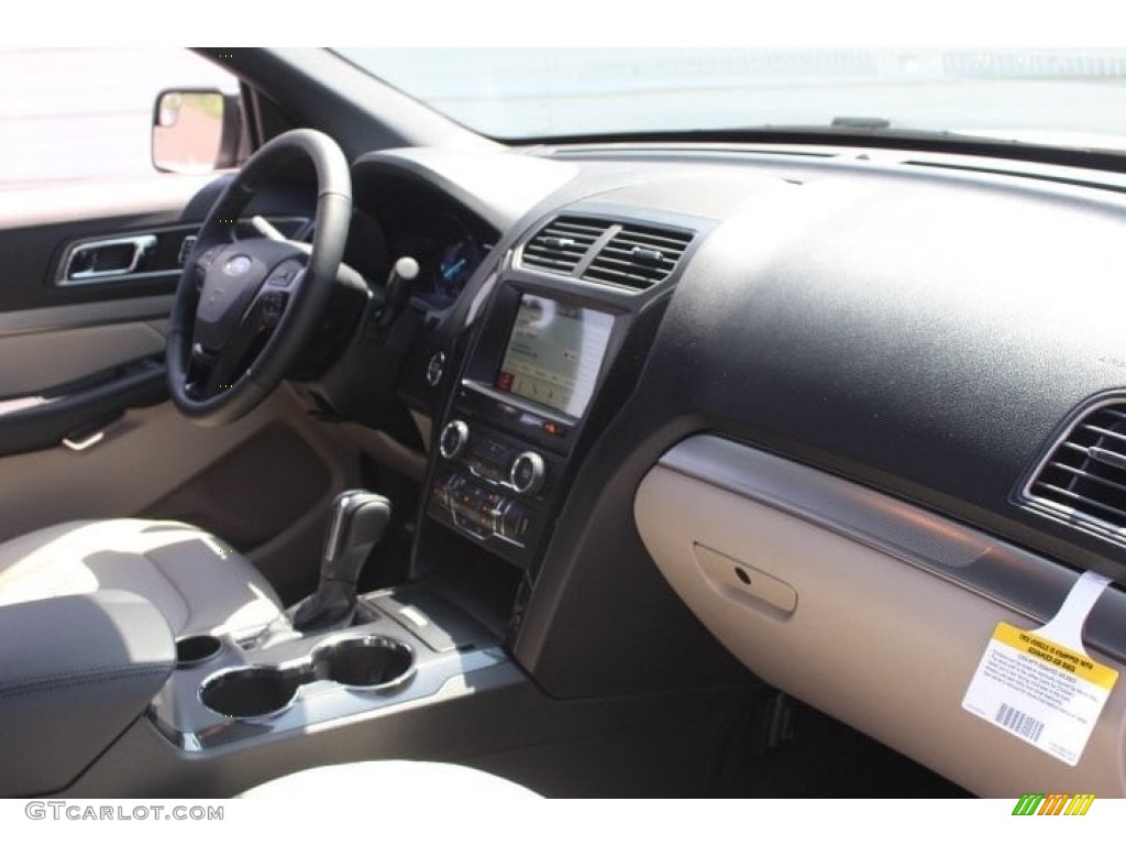 2018 Explorer XLT - White Platinum / Medium Stone photo #33