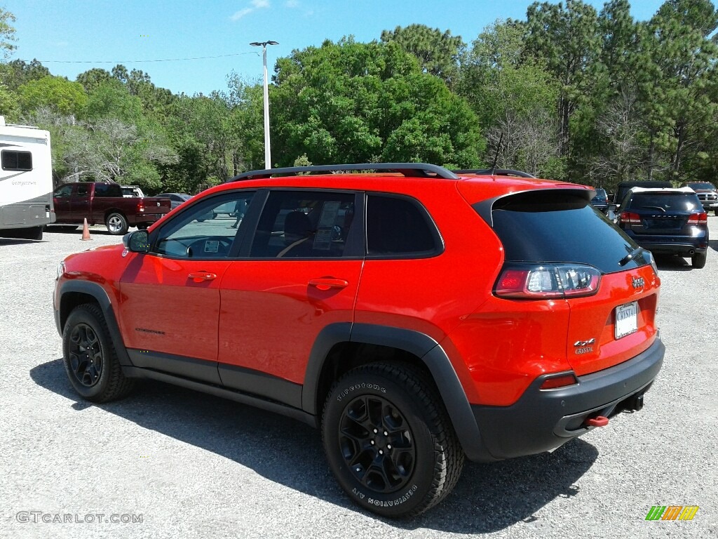 2019 Cherokee Trailhawk 4x4 - Firecracker Red / Black photo #3