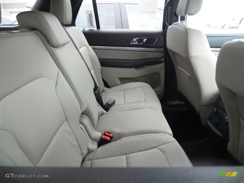 2018 Explorer XLT 4WD - Cinnamon Glaze / Medium Stone photo #5