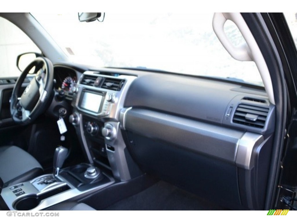 2016 4Runner SR5 Premium 4x4 - Midnight Black Metallic / Black photo #17