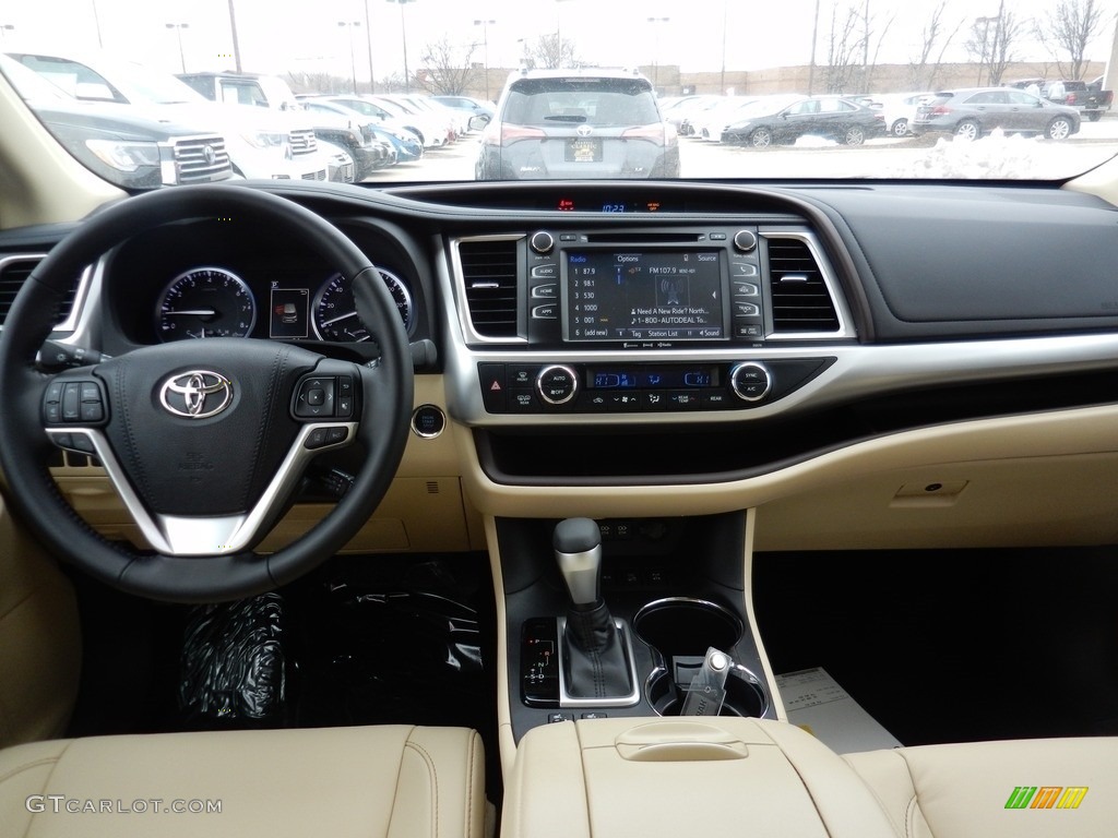 2018 Highlander XLE AWD - Blizzard White Pearl / Almond photo #5
