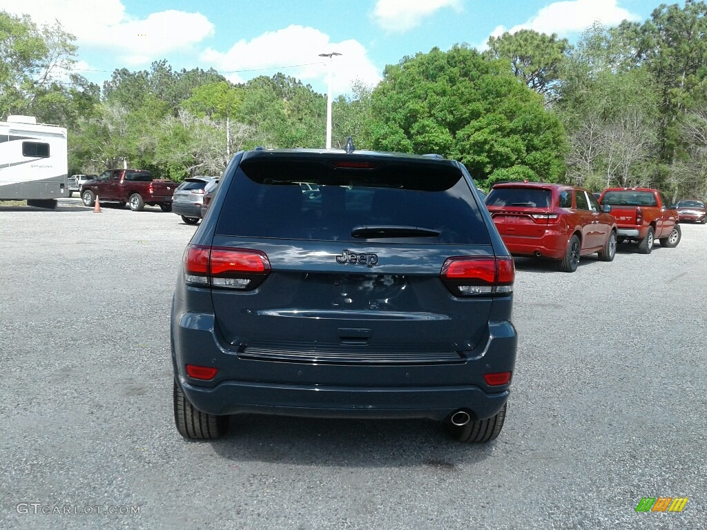 2018 Grand Cherokee Altitude - Rhino / Black photo #4