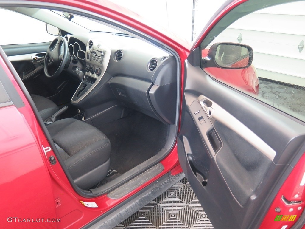 2009 Vibe 2.4 AWD - Red Hot Metallic / Ebony photo #32