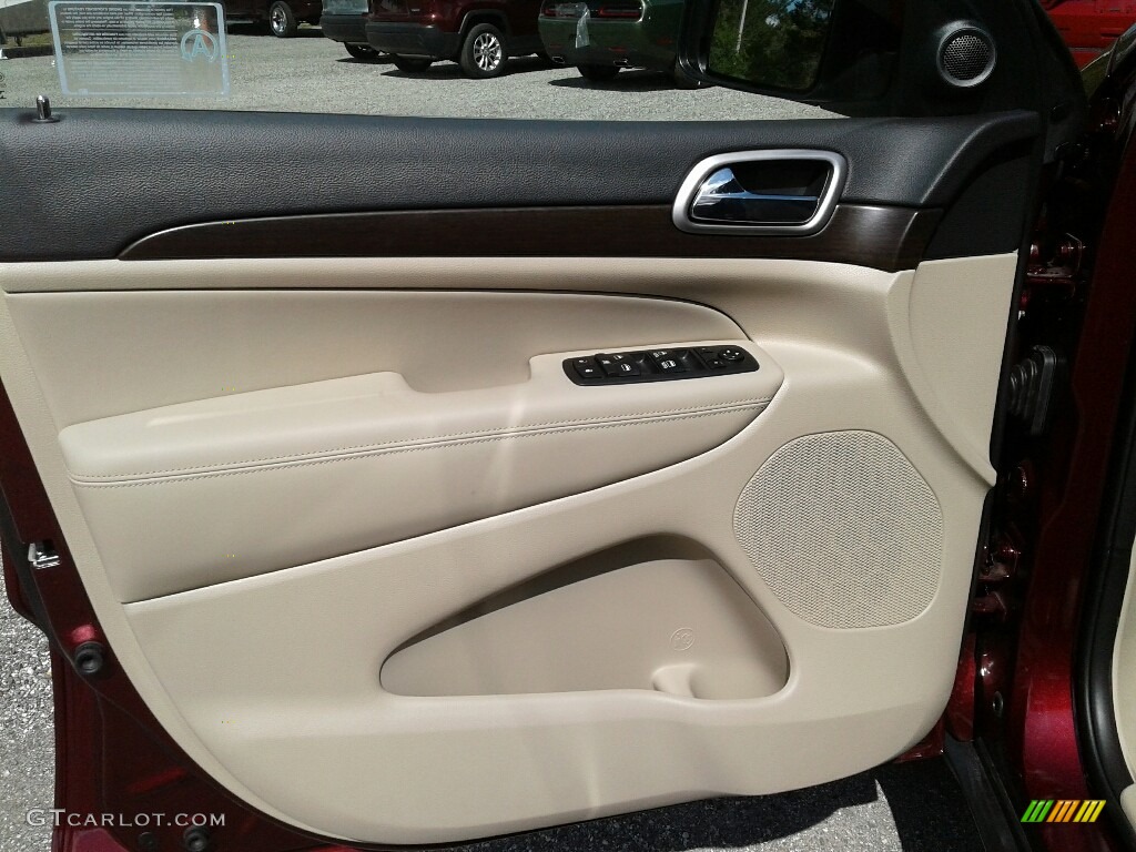 2018 Grand Cherokee Laredo - Velvet Red Pearl / Black/Light Frost Beige photo #17