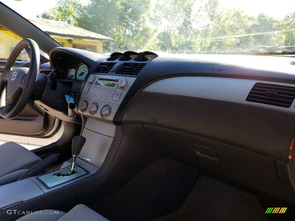 2005 Solara SE V6 Coupe - Arctic Frost Pearl White / Dark Stone photo #17