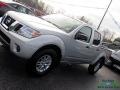 2017 Brilliant Silver Nissan Frontier SV Crew Cab 4x4  photo #30