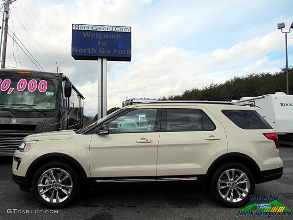 2018 Explorer XLT - Platinum Dune / Medium Stone photo #2