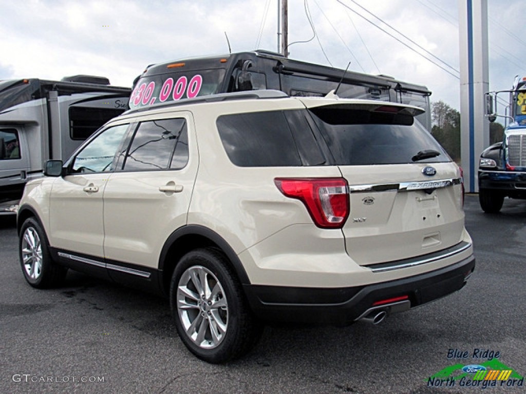 2018 Explorer XLT - Platinum Dune / Medium Stone photo #3