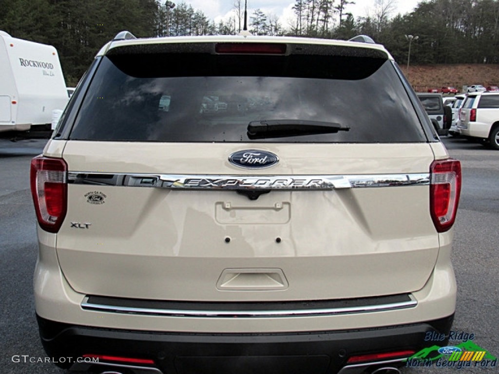 2018 Explorer XLT - Platinum Dune / Medium Stone photo #5