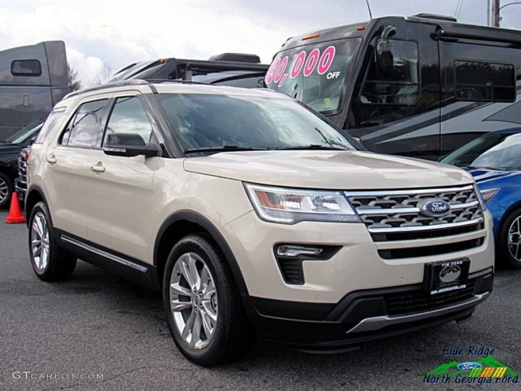 2018 Explorer XLT - Platinum Dune / Medium Stone photo #8