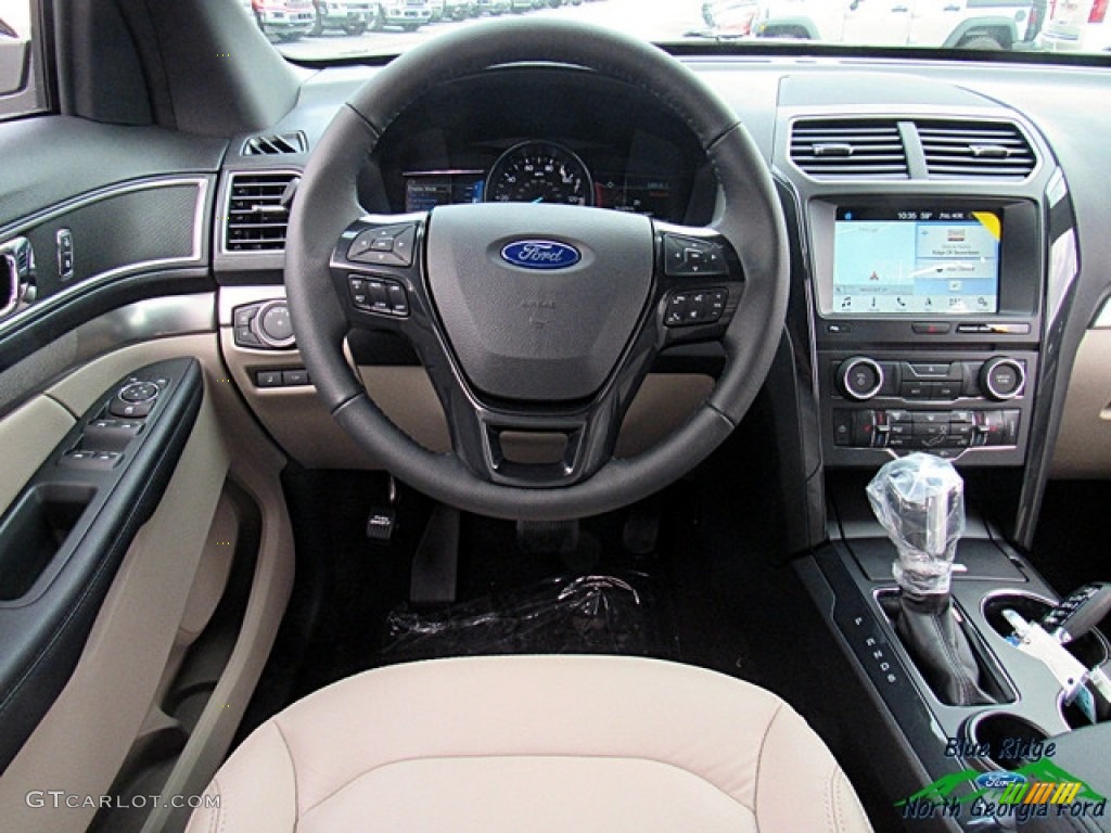 2018 Explorer XLT - Platinum Dune / Medium Stone photo #25