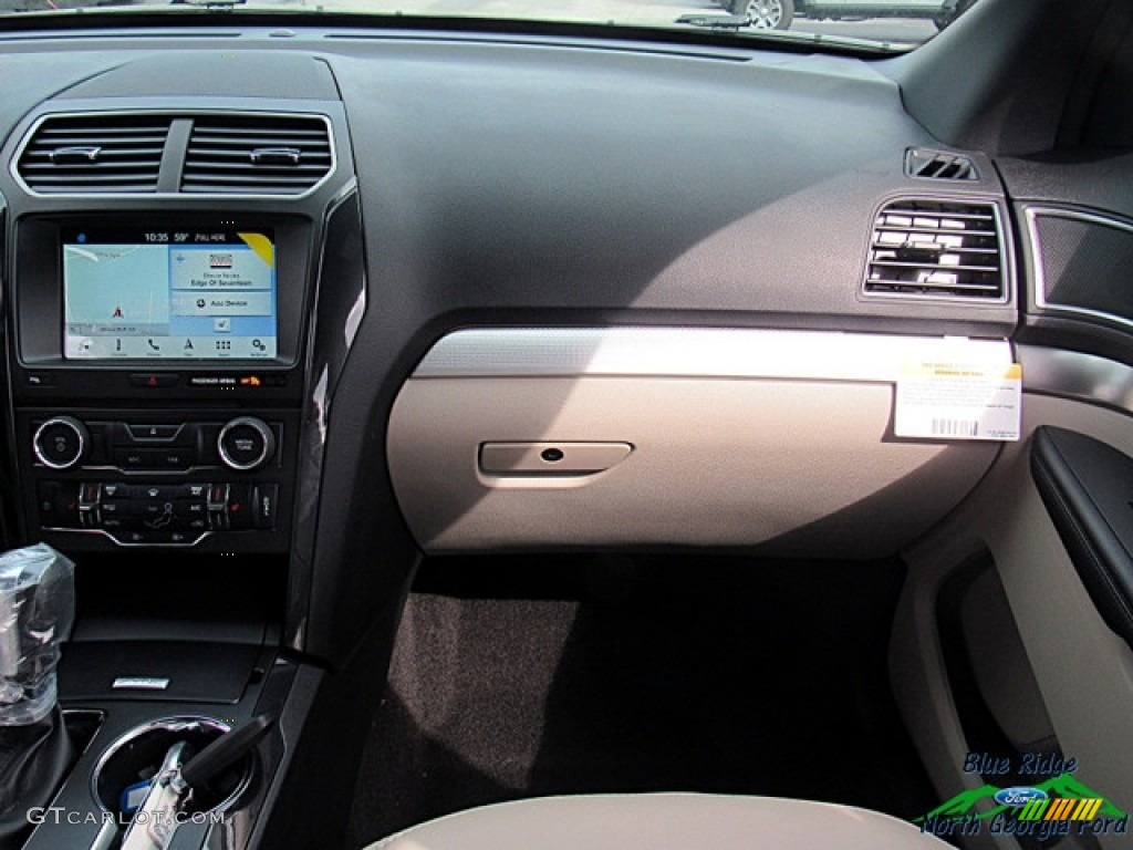 2018 Explorer XLT - Platinum Dune / Medium Stone photo #27