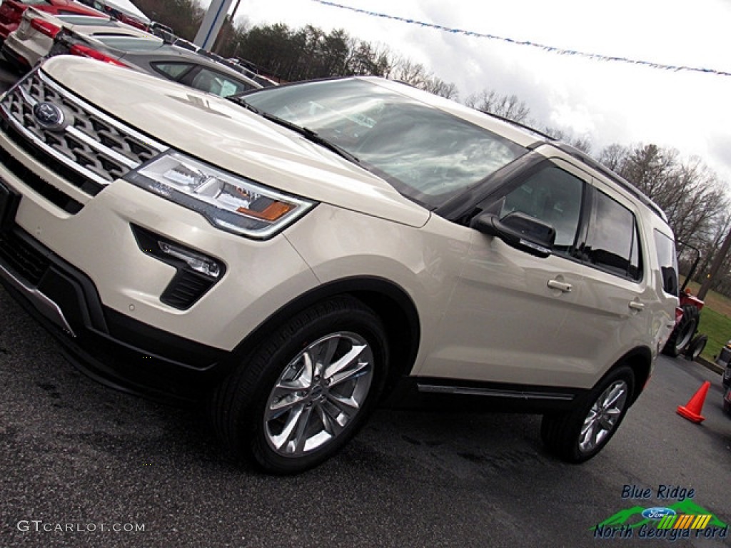 2018 Explorer XLT - Platinum Dune / Medium Stone photo #31