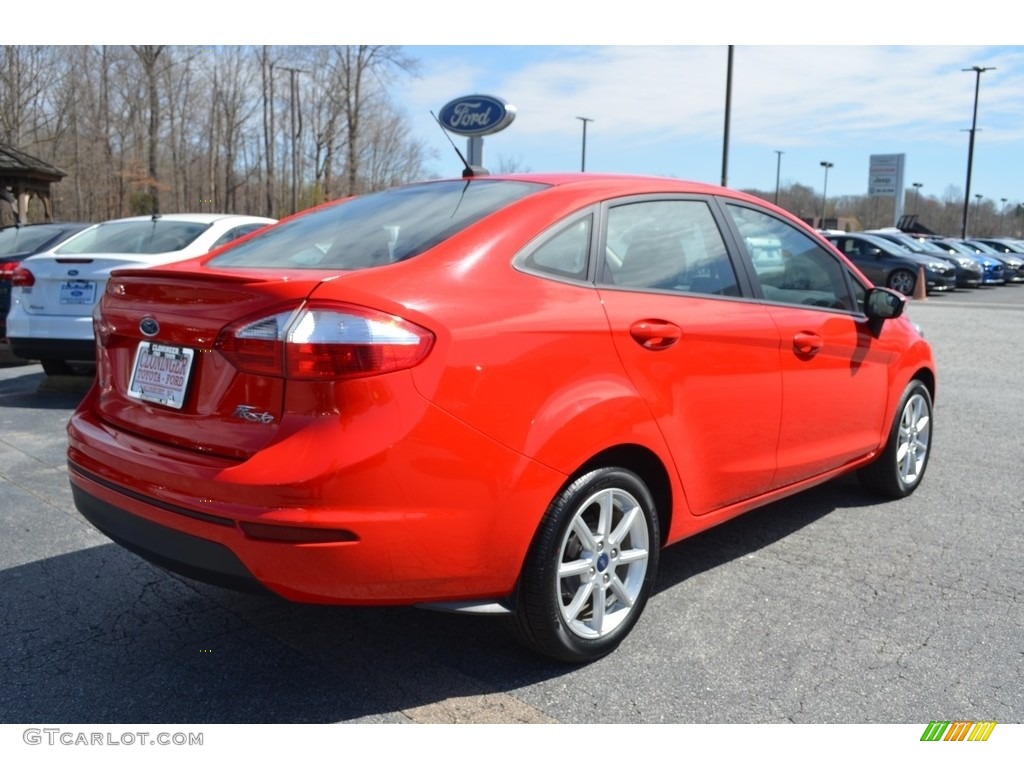 2015 Fiesta SE Sedan - Race Red / Medium Light Stone photo #3