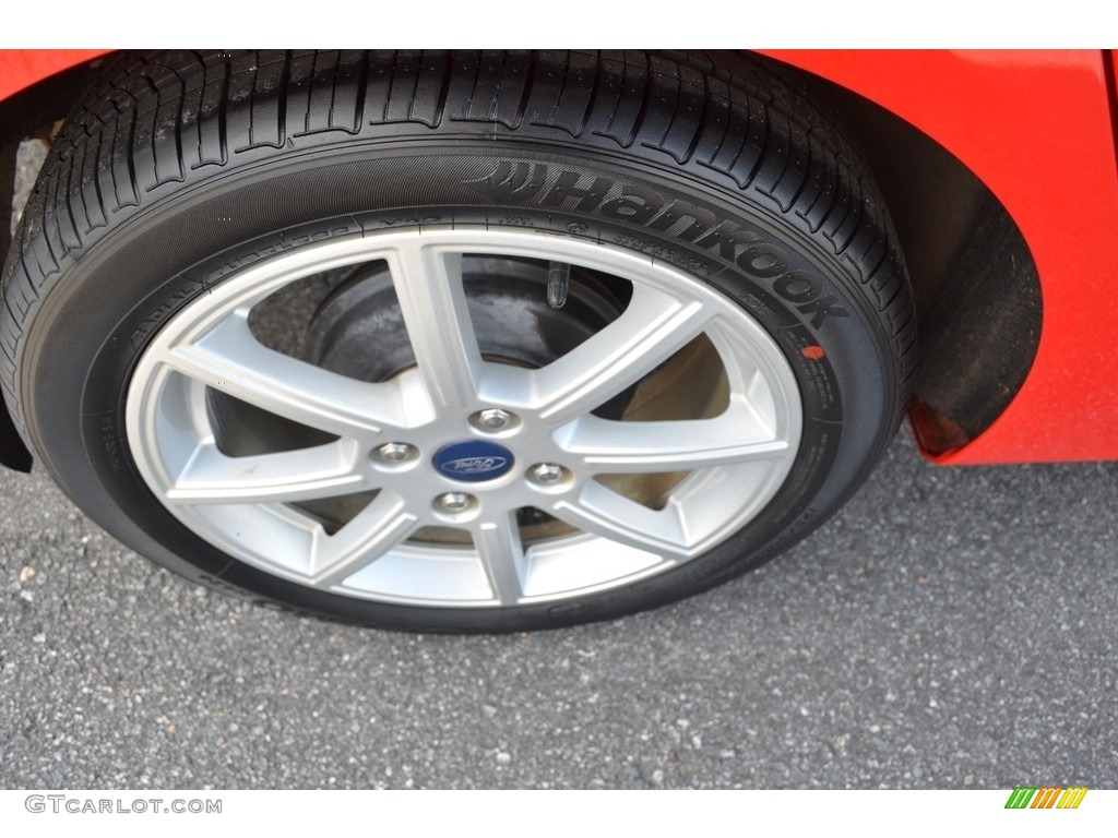 2015 Fiesta SE Sedan - Race Red / Medium Light Stone photo #7