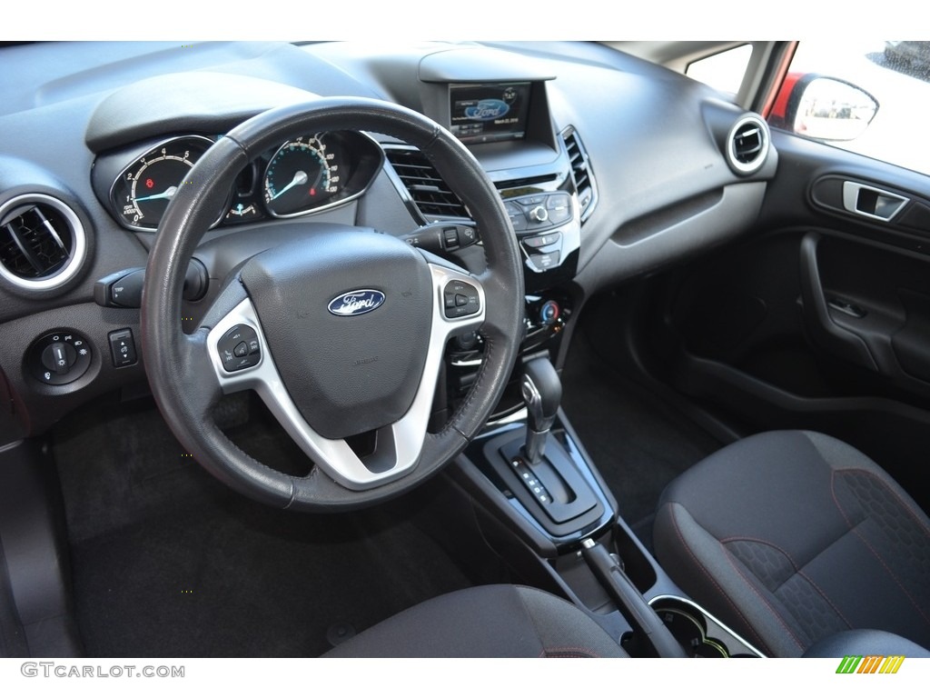 2015 Fiesta SE Sedan - Race Red / Medium Light Stone photo #11