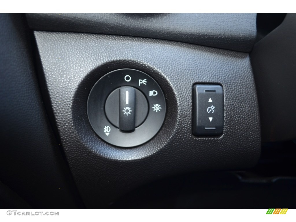 2015 Fiesta SE Sedan - Race Red / Medium Light Stone photo #23