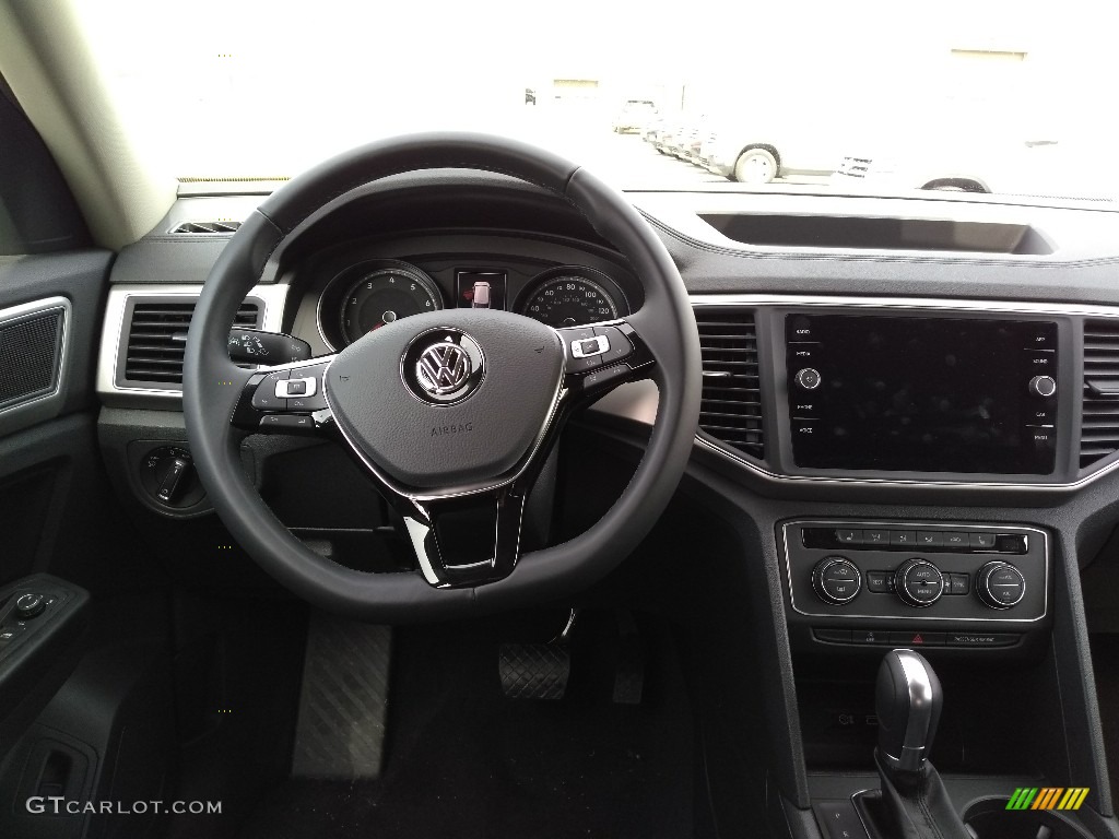 2018 Volkswagen Atlas SE 4Motion Titan Black Dashboard Photo #126168501