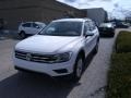 Pure White - Tiguan S 4MOTION Photo No. 2