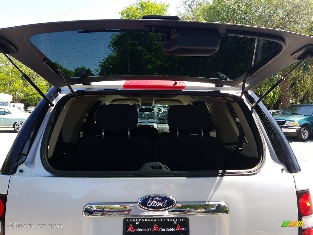 2010 Explorer XLT - Brilliant Silver Metallic / Black photo #26