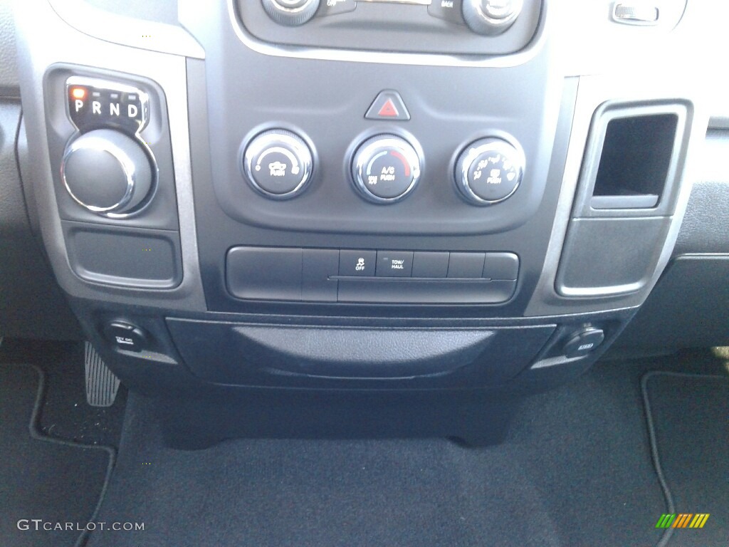 2018 1500 Express Crew Cab - Bright Silver Metallic / Black/Diesel Gray photo #16