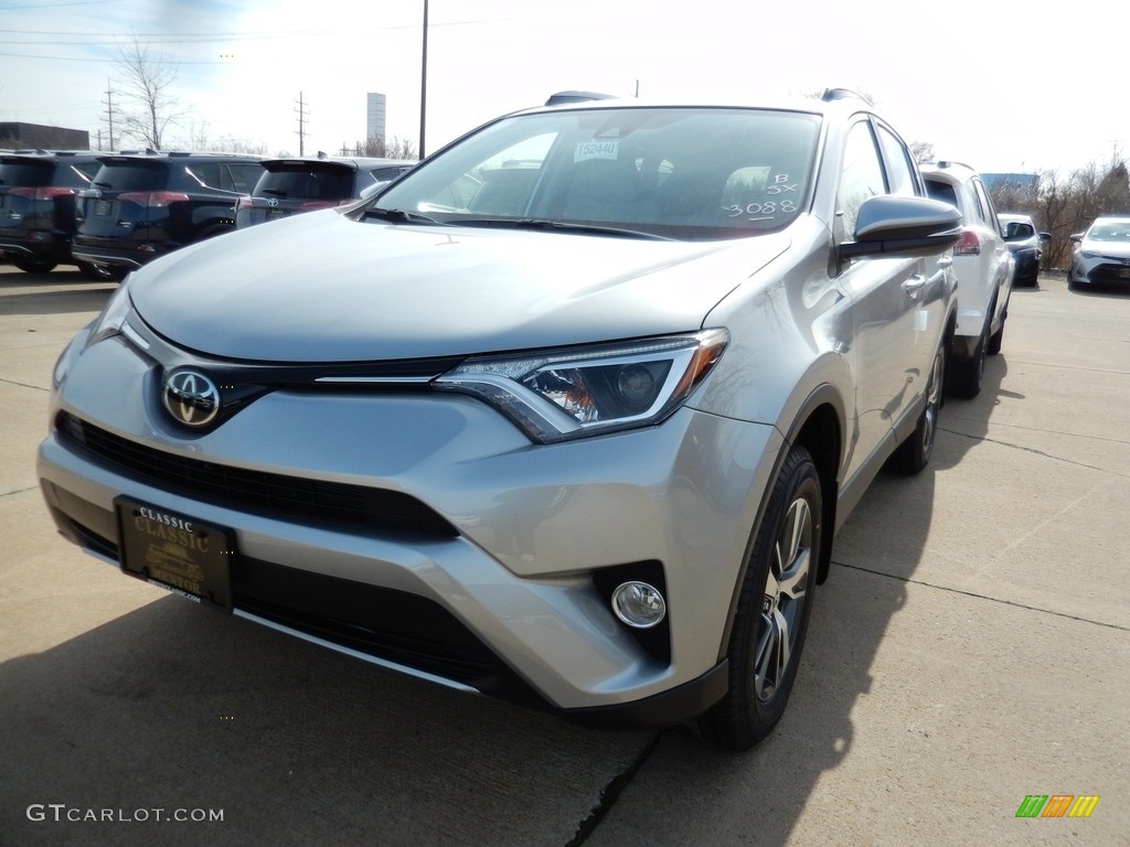 2018 RAV4 XLE - Silver Sky Metallic / Ash photo #1