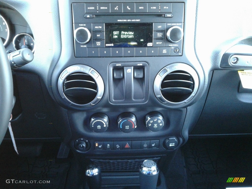 2018 Wrangler Freedom Edition 4x4 - Gobi / Black photo #23