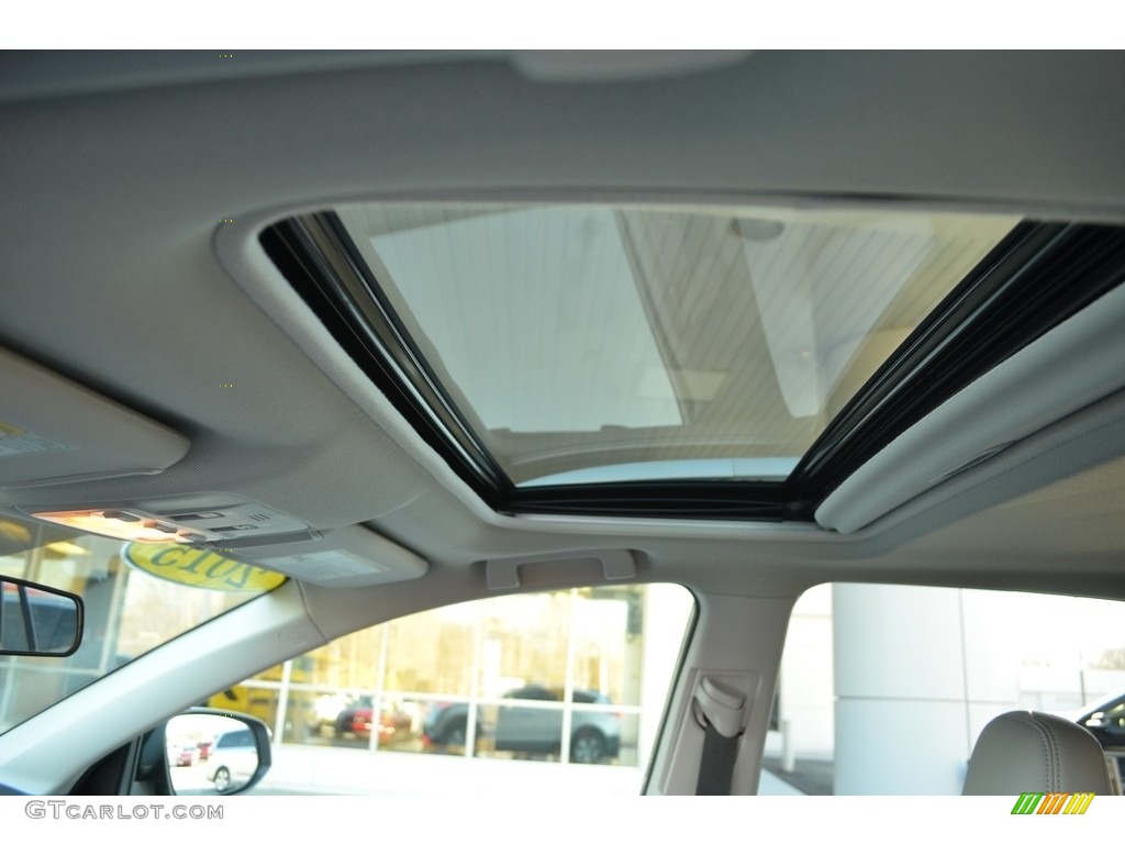 2015 RAV4 XLE - Classic Silver Metallic / Ash photo #11