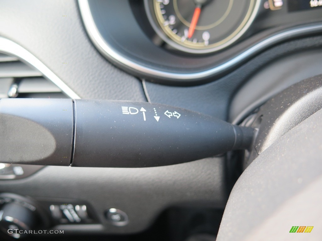 2019 Jeep Cherokee Latitude Plus 4x4 Controls Photo #126183093