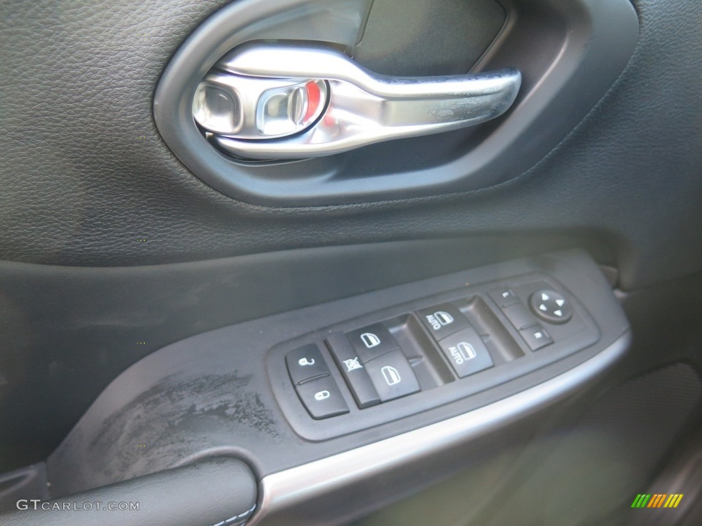 2019 Jeep Cherokee Latitude Plus 4x4 Controls Photo #126183099
