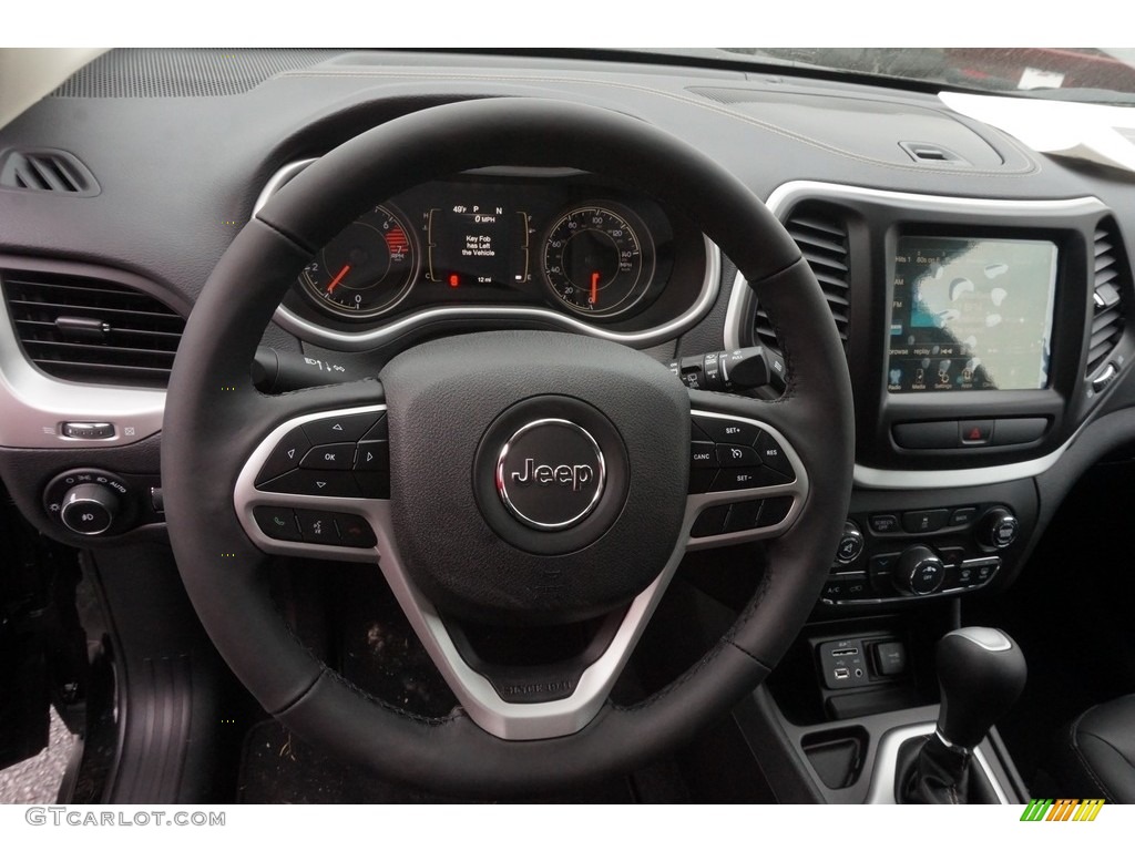 2018 Cherokee Latitude Plus - Diamond Black Crystal Pearl / Black photo #6