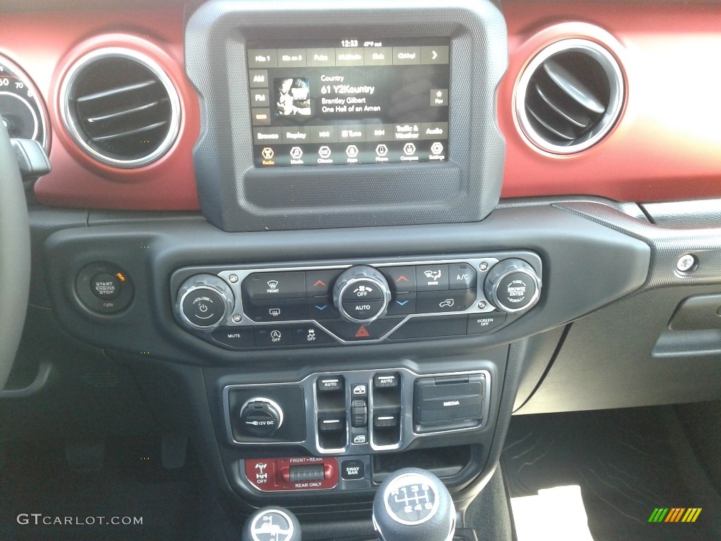 2018 Jeep Wrangler Unlimited Rubicon 4x4 Controls Photo #126195407