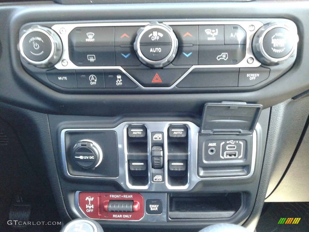 2018 Jeep Wrangler Unlimited Rubicon 4x4 Controls Photo #126195560