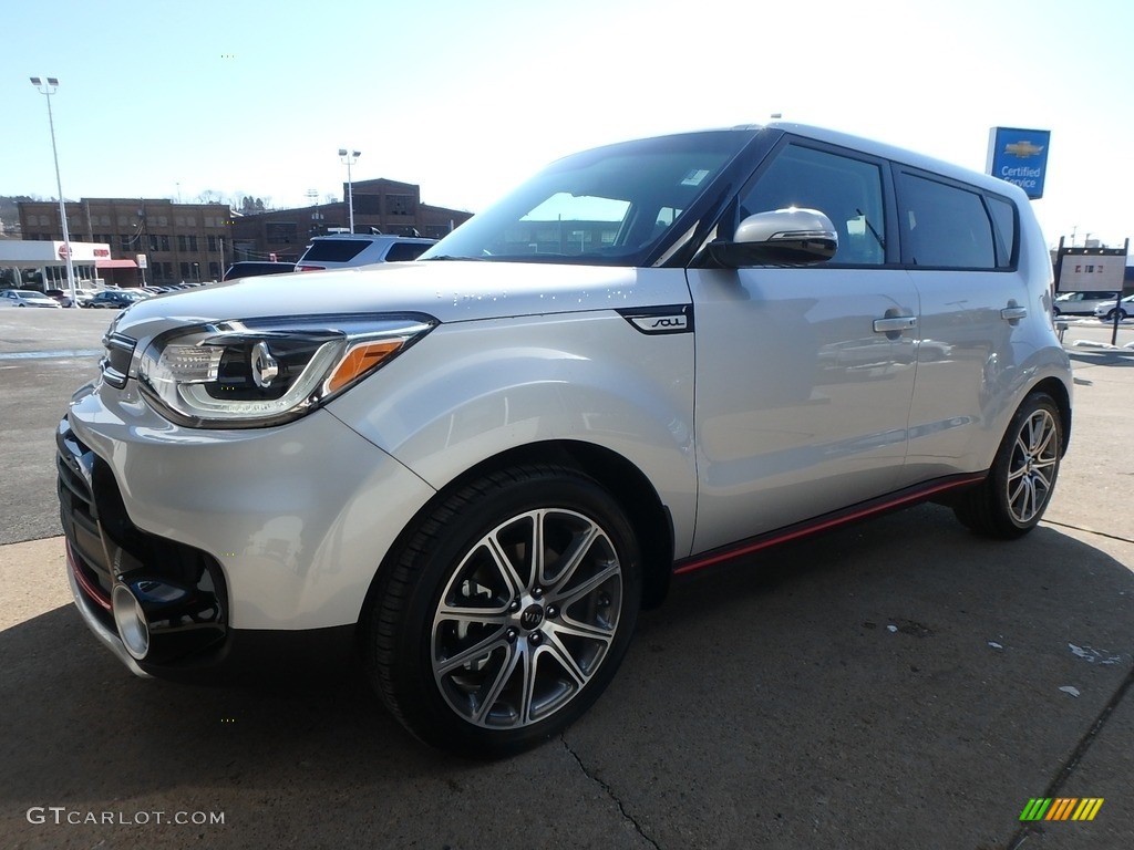 Bright Silver 2018 Kia Soul ! Exterior Photo #126195989